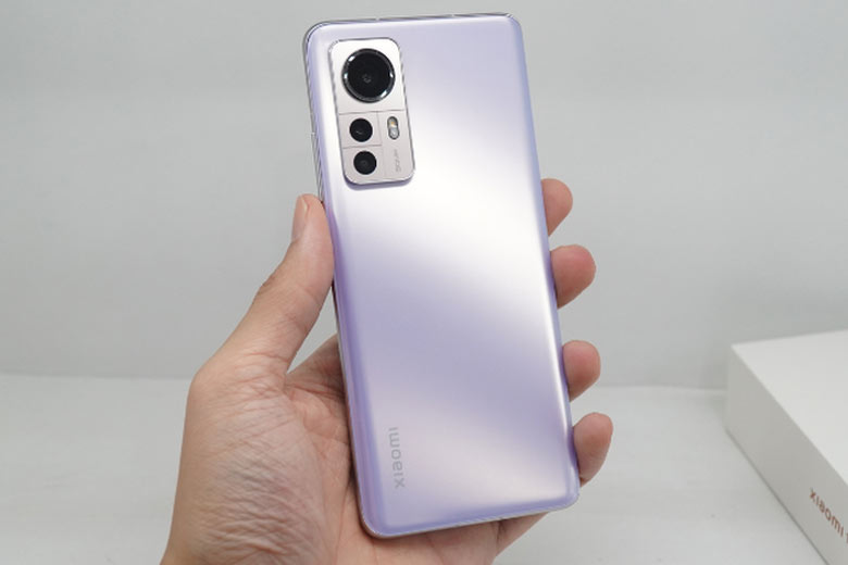 so sanh xiaomi 12 va iphone 13 2 didongviet