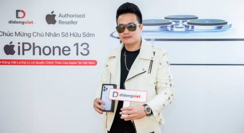Ca sĩ Đình Bình vô cùng hài lòng khi đến Di Động Việt để sắm iPhone 13 Pro Max mới Ca sĩ Đình Bình bất ngờ đến cửa hàng Di Động Việt để sắm iPhone 13 Pro Max mới
