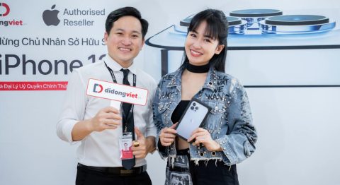 DJ Trang Moon cực đáng yêu bên iPhone 13 Pro Max tại Di Động Việt Xuất hiện cực đáng yêu và thân thiện, nữ DJ Trang Moon mới đây đã bất ngờ ghé thăm một cửa hàng Di Động Việt để tận tay trải nghiệm và sắm siêu phẩm đang hot "rần rần" của "nhà Táo": iPhone 13 Pro Max.