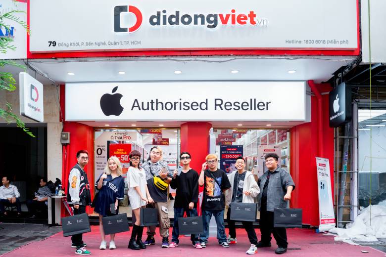 Rapper 16 BrT sắm iPhone 13 Pro Max tại Di Động Việt