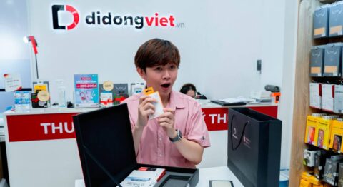 Tiktoker Cáo Nhỏ lên đời iPhone 13 Pro Max tại Di Động Việt Tiktoker Cáo Nhỏ lên đời iPhone 13 Pro Max tại Di Động Việt