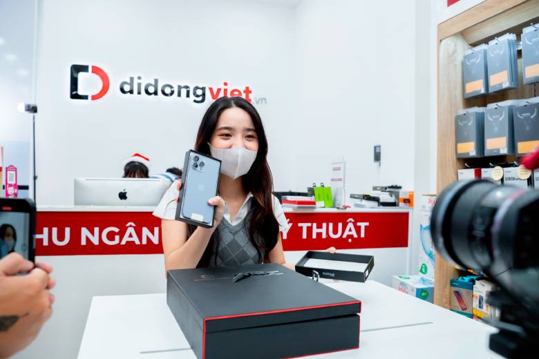 Tiktoker Cindy Mi Kute lên đời iPhone 13 Pro Max tại Di Động Việt