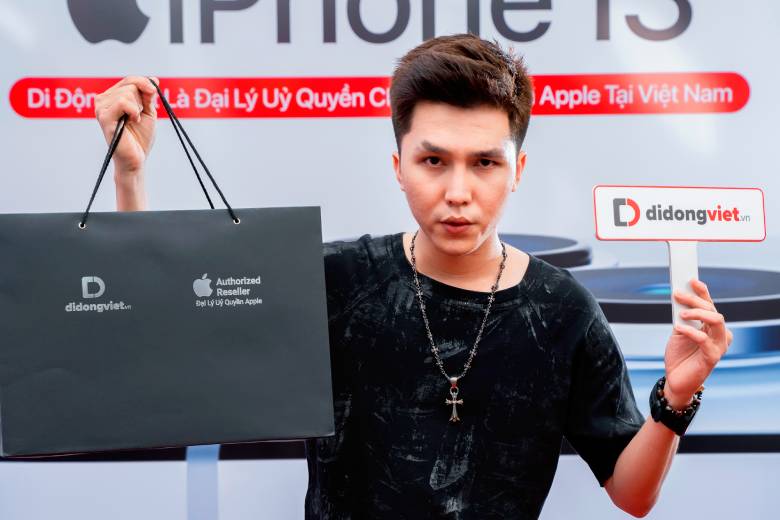 Lên đời iPhone 13 Pro Max, nhà sản xuất âm nhạc Lê Minh Hiếu tiếp tục chọn Di Động Việt