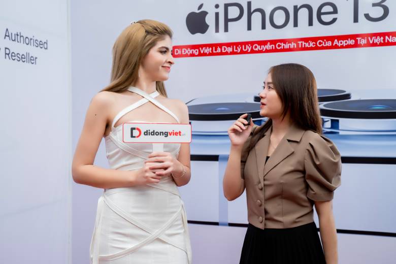 Người mẫu An Tây sắm iPhone 13 Pro Max tại cửa hàng Di Động Việt