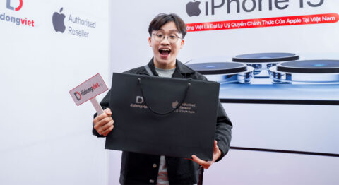 Tiktoker Simon Phan cực hài lòng khi trải nghiệm sắm iPhone 13 Pro Max tại Di Động Việt Tiktoker Simon Phan cực hài lòng khi trải nghiệm sắm iPhone 13 Pro Max tại Di Động Việt