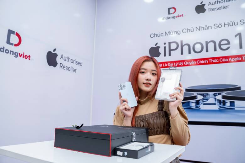 Streamer Fanny Trần vô cùng ưng ý khi sắm iPhone 13 Pro Max tại Di Động Việt