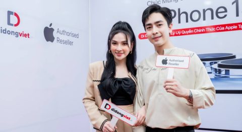 Vợ chồng ca sĩ Thu Thủy tiếp tục sắm iPhone 13 Pro Max tại Di Động Việt