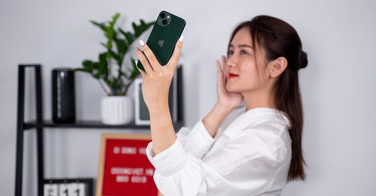 Giảm ngay 30% gói Bảo hành mở rộng khi khách hàng mua điện thoại iPhone 13 series màu Xanh Lá (Green) mới từ 20/4 đến 30/4 tại Di Động Việt