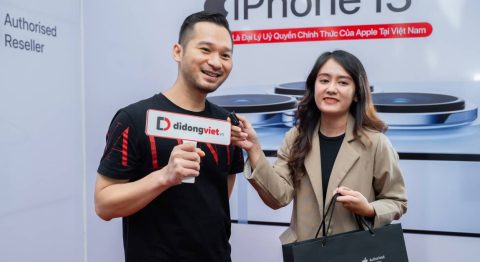 Filmmaker Tùng Phạm lên đời iPhone 13 Pro Max tại Di Động Việt Filmmaker Tùng Phạm lên đời iPhone 13 Pro Max tại Di Động Việt