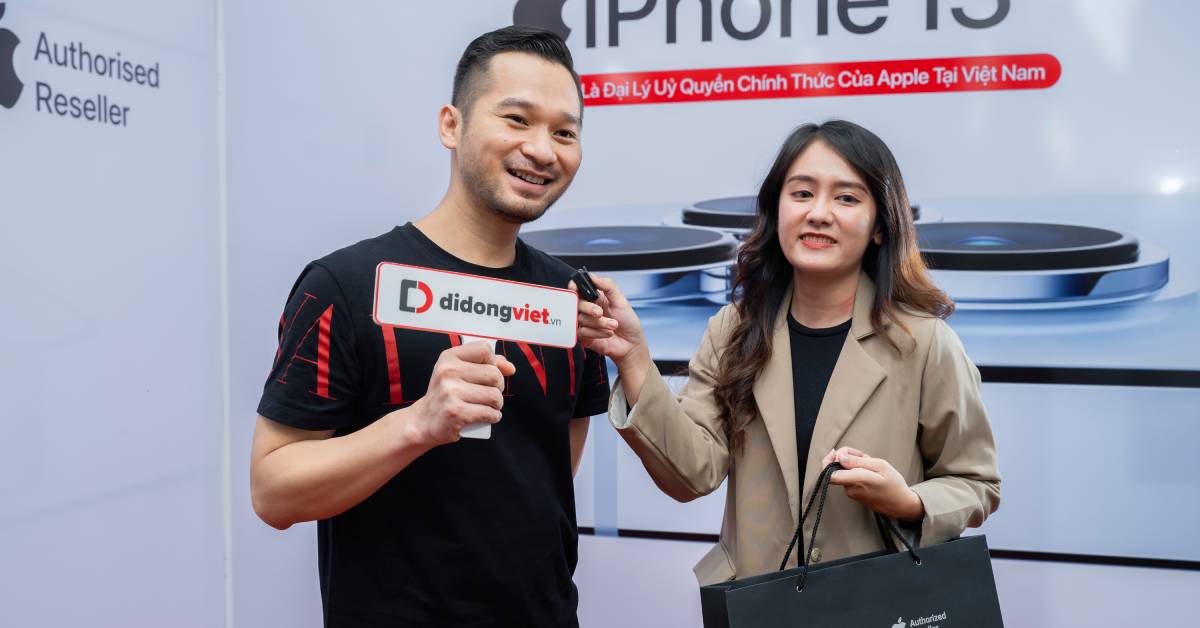 Filmmaker Tùng Phạm lên đời iPhone 13 Pro Max tại Di Động Việt
