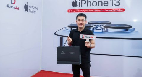 Nhà thiết kế Lê Thanh Hòa lên đời iPhone 13 Pro Max tại Di Động Việt Nhà thiết kế Lê Thanh Hòa lên đời iPhone 13 Pro Max tại Di Động Việt