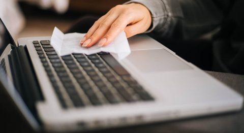 Cách vệ sinh bàn phím laptop, keycaps sạch bụi bẩn, chống liệt phím an toàn đúng cách nhất