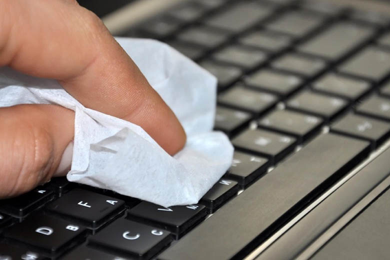 cách vệ sinh bàn phím laptop
