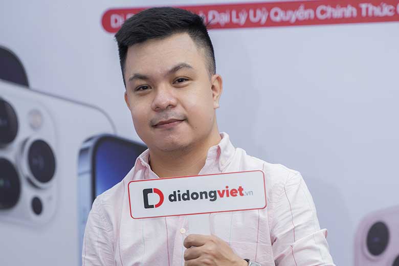 quản lý ca sĩ Hoà Minzy sắm iPhone 13 Pro Max tại Di Động Việt