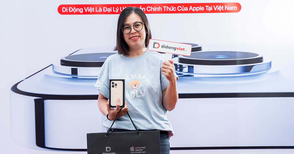 Chị Vy quản lý của ca sĩ Quang Dũng sắm iPhone 13 Pro Max tại Di Động Việt