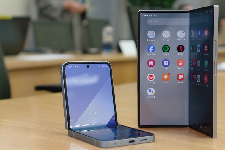 Điện thoại màn hình lớn Samsung Galaxy Z Fold 6 gập