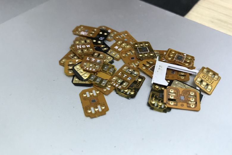 Toàn bộ iPhone Lock ở Việt Nam “đắp chiếu” do chết mã ICCID. Người dùng đổ xô tìm mua iPhone chính hãng tại cửa hàng AAR 9 sim lock 2