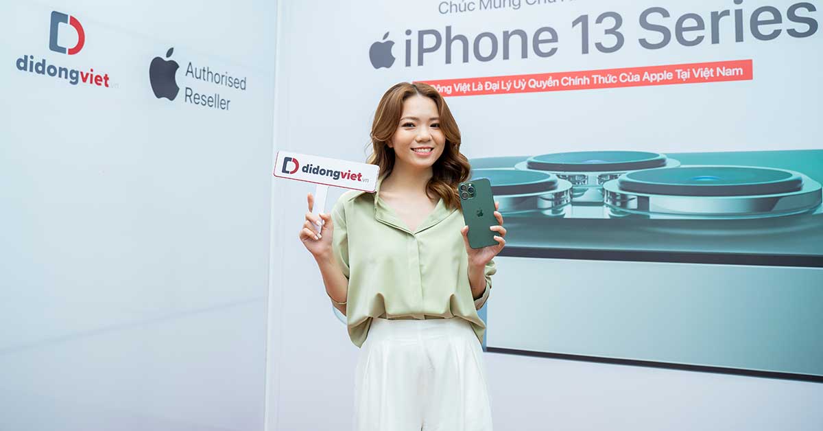 Tiktoker Trương Nhã Dinh tạo dáng cực xinh bên iPhone 13 Pro Max Xanh Lá tại Di Động Việt