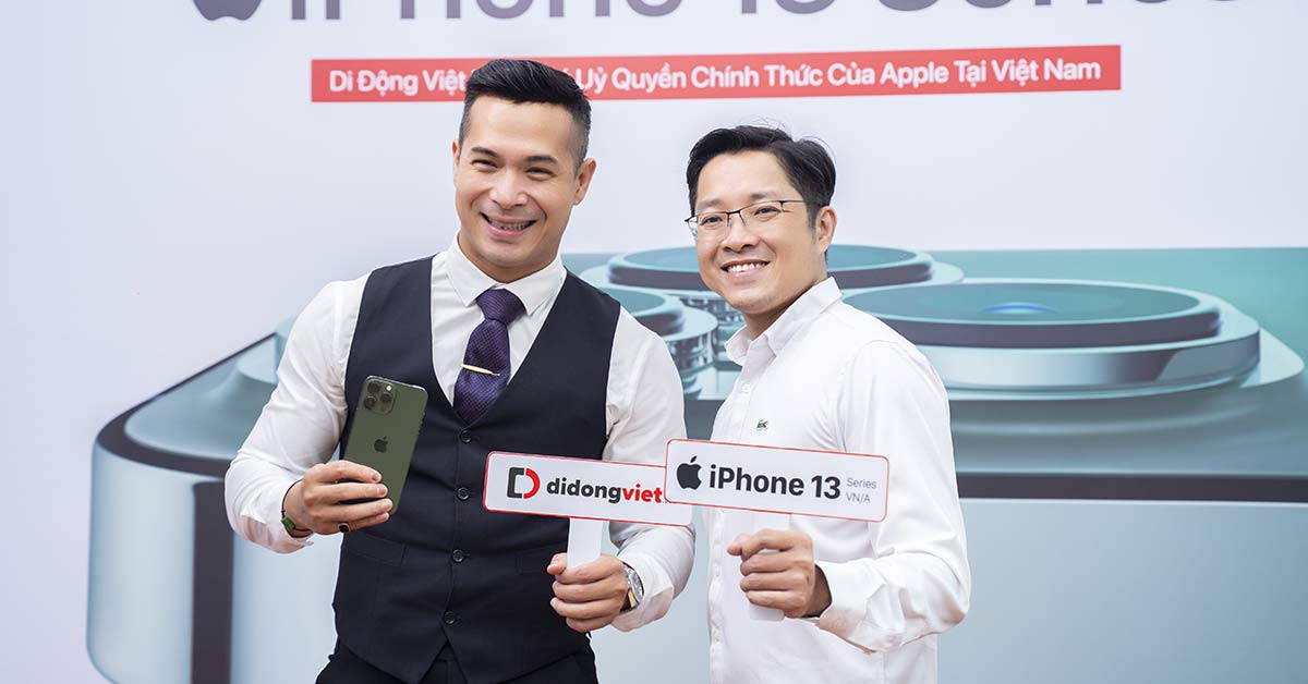 Trương Thế Vinh cực điển trai bên chiếc iPhone 13 Pro Max màu mới tại Di Động Việt