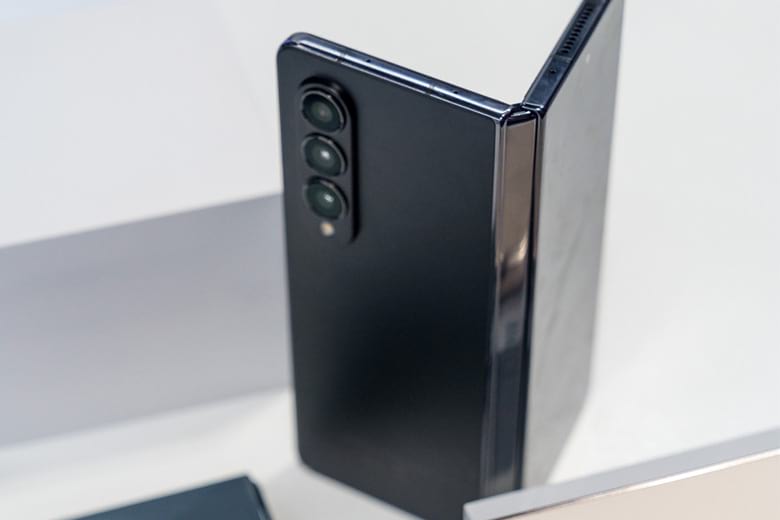 Gợi ý Combo Samsung Galaxy Z Fold 4 kết hợp cùng phụ kiện Full Black cực kỳ đẳng cấp và quyền lực 8 combo samsung galaxy z fold4 didongviet 1