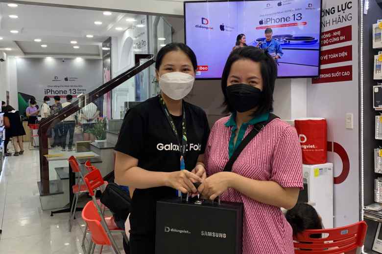 Di Động Việt mở bán Galaxy Z Flip4 Fold4