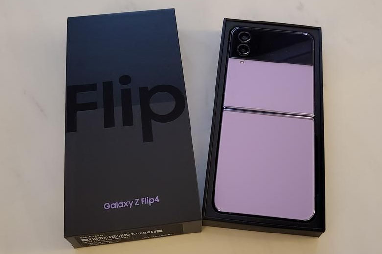Samsung Galaxy Z Flip4 màu Tím