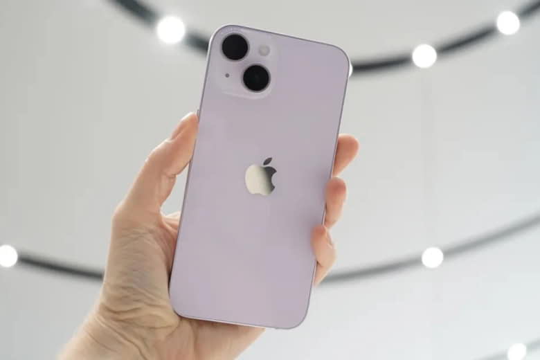 iPhone 14 màu tím: Nếu bạn đang muốn tìm kiếm một chiếc điện thoại đẹp mắt, cổ điển và tinh tế, iPhone 14 màu tím chính là sự lựa chọn hoàn hảo. Thiết kế tinh tế, tính năng đột phá, iPhone 14 màu tím sắc sảo chắc chắn không làm bạn thất vọng!