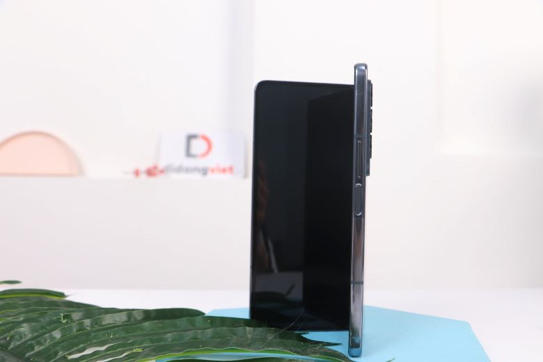So sánh Samsung Z Fold4 và iPhone 14 Pro Max