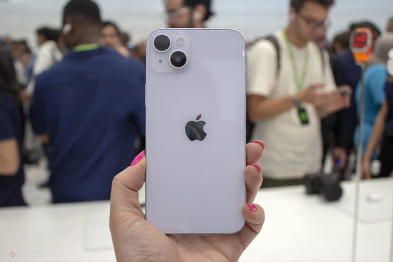 Với thiết kế tuyệt đẹp và công nghệ cực kỳ hiện đại, bạn sẽ không thể bỏ qua sự hấp dẫn của chiếc điện thoại này. Hãy tham khảo hình ảnh iPhone 14 màu tím để cảm nhận vẻ đẹp của nó.