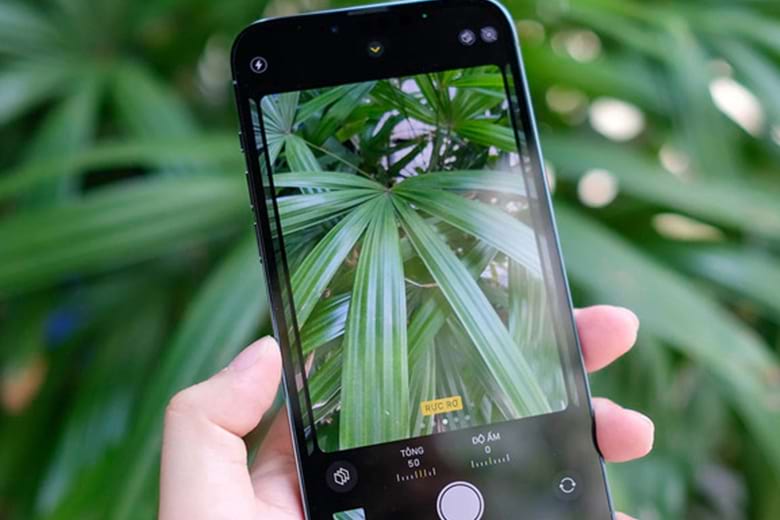iPhone 13 Pro Max camera: Bạn đang tìm kiếm một chiếc điện thoại với camera chất lượng cao? iPhone 13 Pro Max là sản phẩm không thể bỏ qua. Với camera thông minh nhất từ trước đến nay, bạn có thể chụp ảnh đẹp và chất lượng như một chuyên gia ngay trên điện thoại của mình. Hãy tải xuống ảnh liên quan để khám phá chất lượng ấn tượng của camera iPhone 13 Pro Max.