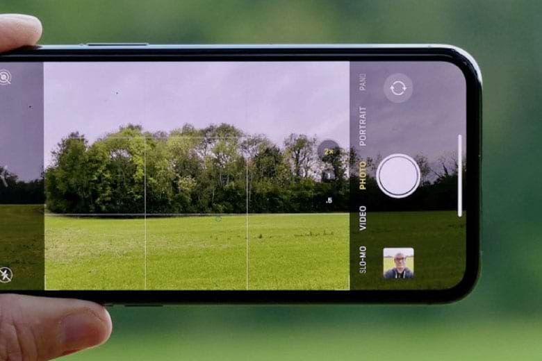 Đừng bỏ lỡ tính năng quay video xoá phông trên iPhone 13 mới nhất! Với tính năng này, bạn có thể tập trung vào chủ thể thật sự của bức ảnh và tạo ra những video chuyên nghiệp và đầy sáng tạo. Việc chỉnh sửa và chia sẻ cũng rất dễ dàng với iPhone