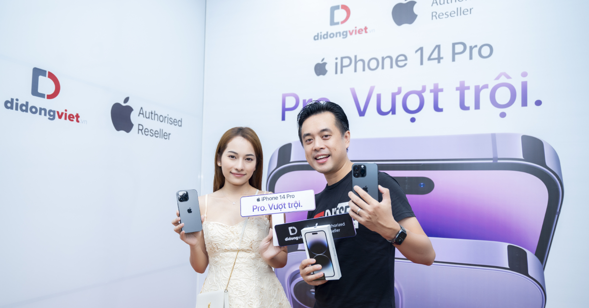 Vợ chồng nhạc sĩ Dương Khắc Linh – Sara Lưu vừa sắm iPhone 14 Pro Max