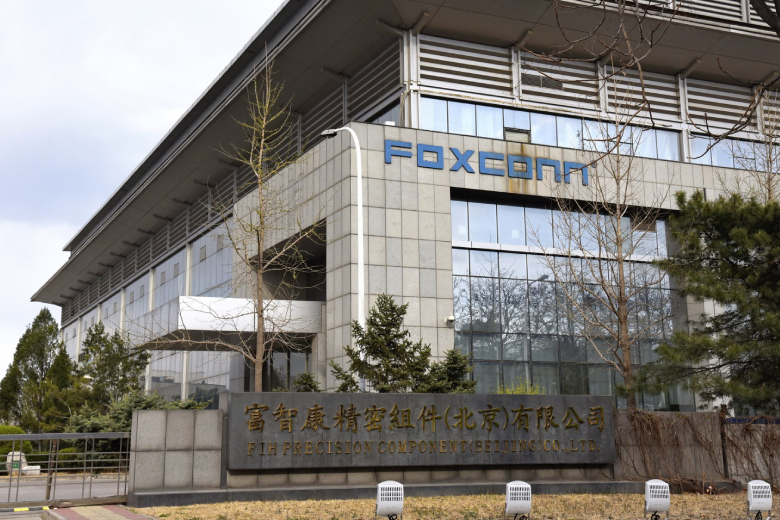 Foxconn dỡ bỏ các hạn chế COVID tại nhà máy sản xuất iPhone chính