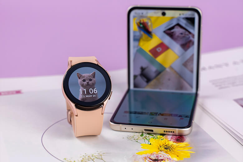 So sánh Galaxy Watch 4 vs Fitbit Charge 5