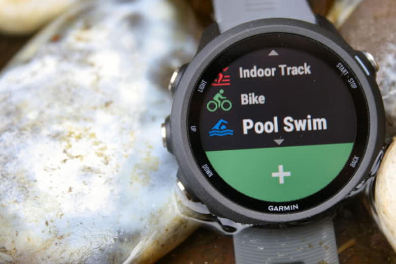 So sánh Garmin 245 và Instinct