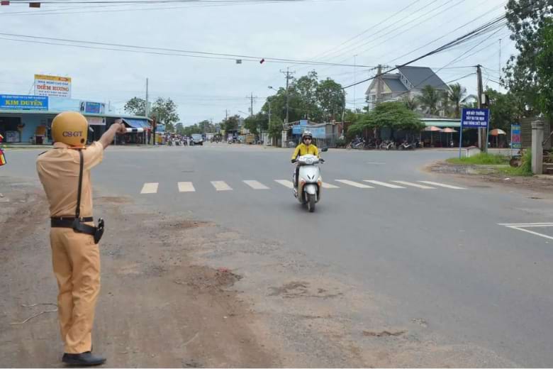 vượt đèn đỏ phạt bao nhiêu xe máy