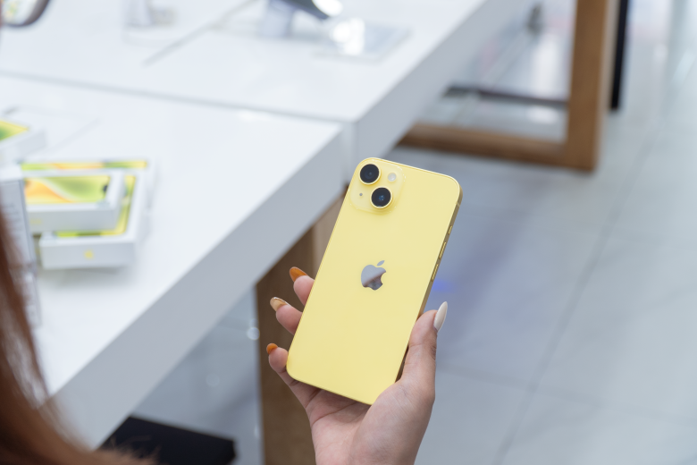 iPhone 14 màu vàng