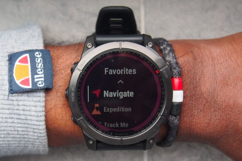 Apple Watch Ultra và Garmin Fenix 7X