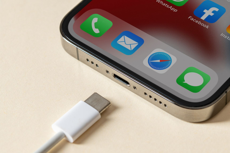 iPhone usb c 4