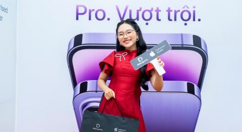 Phương Mỹ Chi lên đời iPhone 14 Pro Max tại Di Động Việt