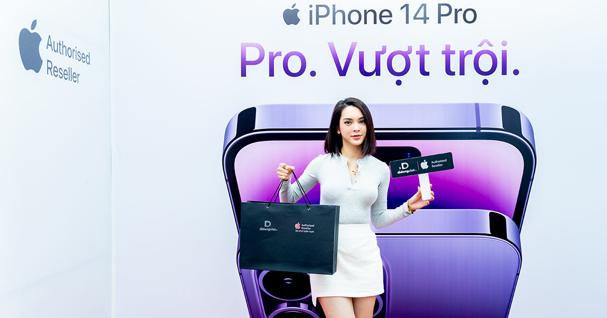 Người mẫu Quỳnh Lương tạo dáng cực xinh bên iPhone 14 Pro Max tại Di Động Việt