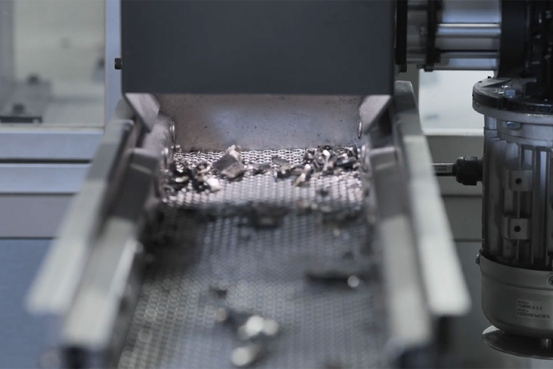 Apple cam kết sử dụng 100% cobalt tái chế trong pin vào năm 2025 8 recycled cobalt in batteries 3