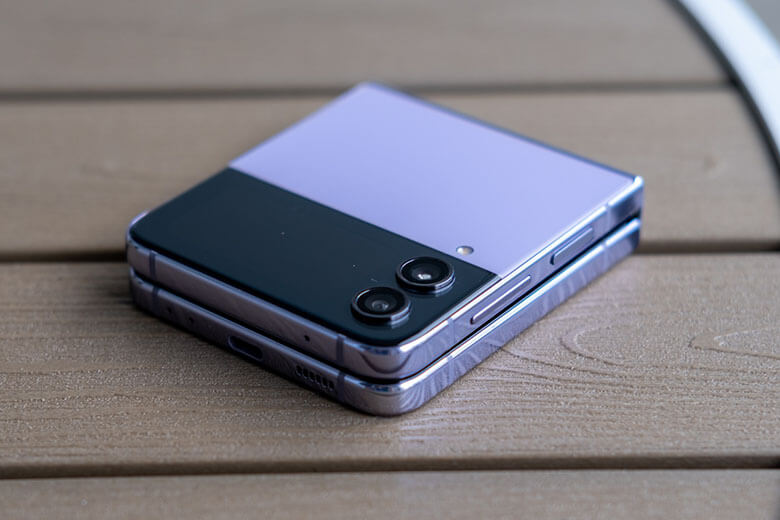 So sánh Samsung Galaxy Z Flip4 và Huawei P50 Pocket