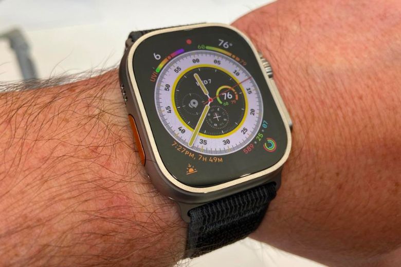 Apple Watch Ultra và Garmin Fenix 7X
