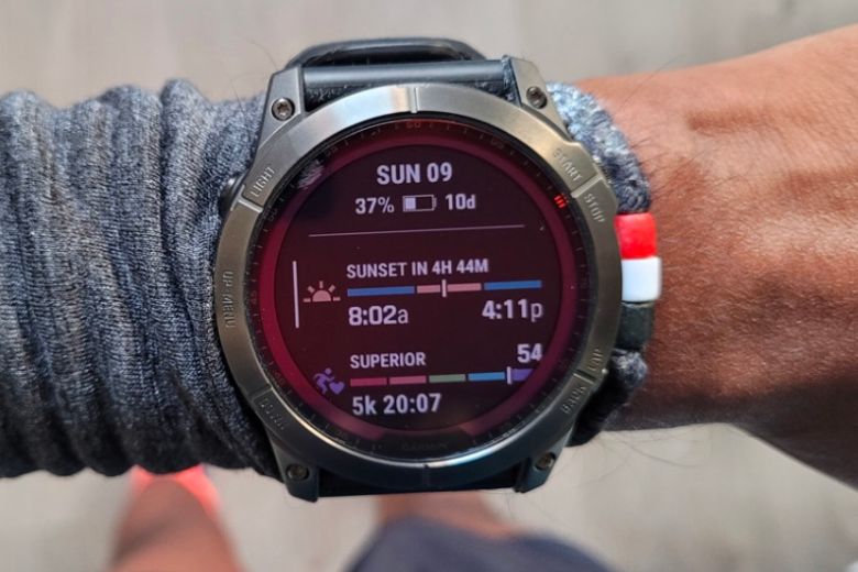 Apple Watch Ultra và Garmin Fenix 7X