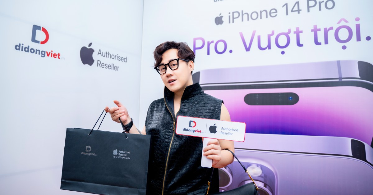 Trung Quân Idol hào hứng sắm iPhone 14 Pro Max mới tại Di Động Việt