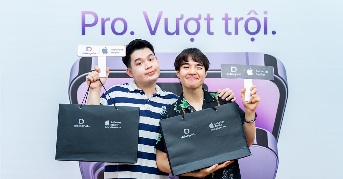 Tun Phạm và Long Chun – Đôi bạn thân cùng sắm iPhone 14 Pro Max tại Di Động Việt
