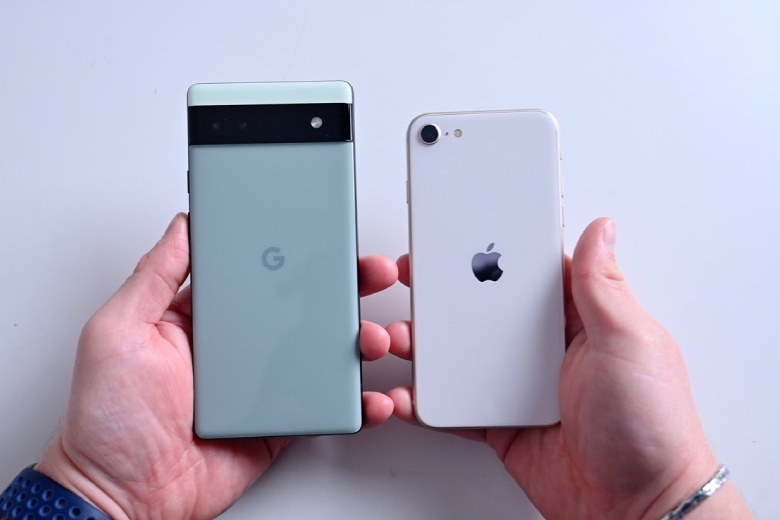 google pixel 7a vs iphone se 4