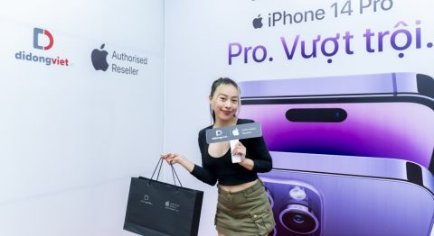 Ca sĩ Sambi hào hứng sắm iPhone 14 Pro Max mới tại Di Động Việt