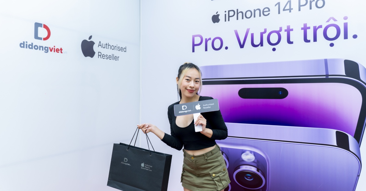 Ca sĩ Sambi hào hứng sắm iPhone 14 Pro Max mới tại Di Động Việt